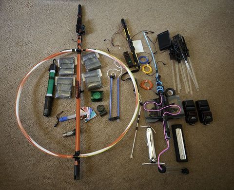 光影交織 英藝術家用照明器具點亮史前巨石陣